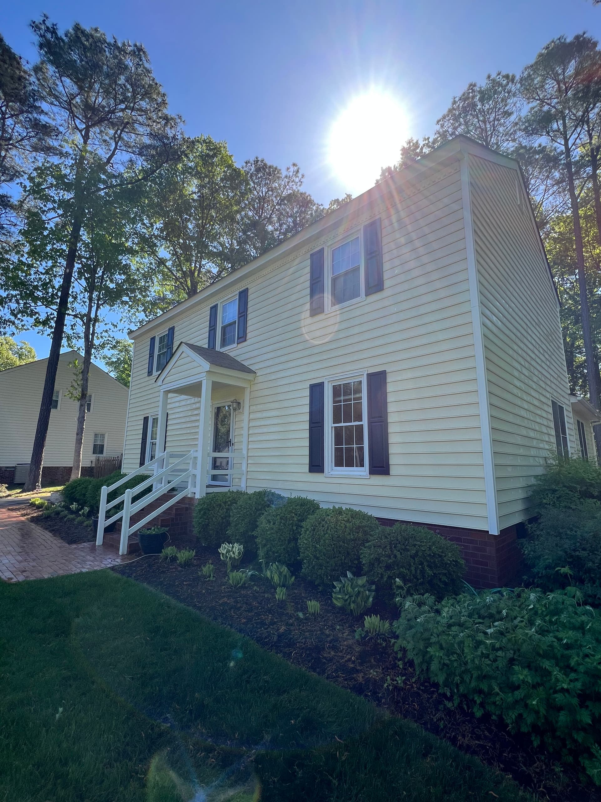 Gallery photos for Yellow Home in HenricoGets a Fresh House wash: Image #3