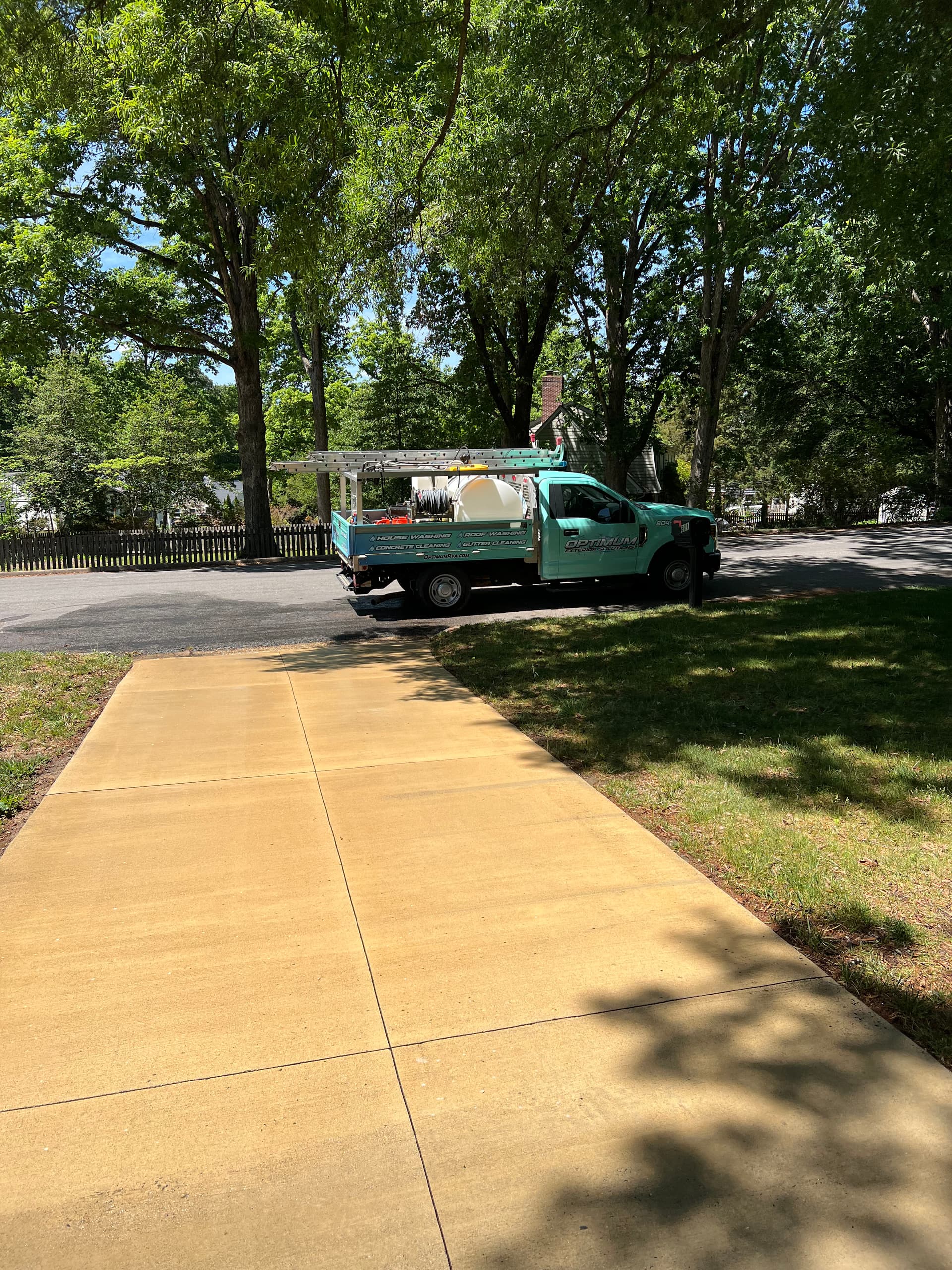 Gallery photos for Bluestone Patios, Concrete Driveway and Paver Sidewalk Cleaned in Richmond: Image #6