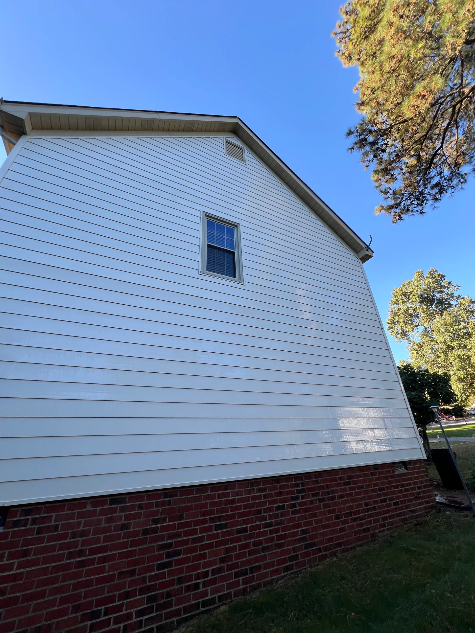 Gallery photos for Green Stains Gone - White Siding Looking Fresh Again: Image #2