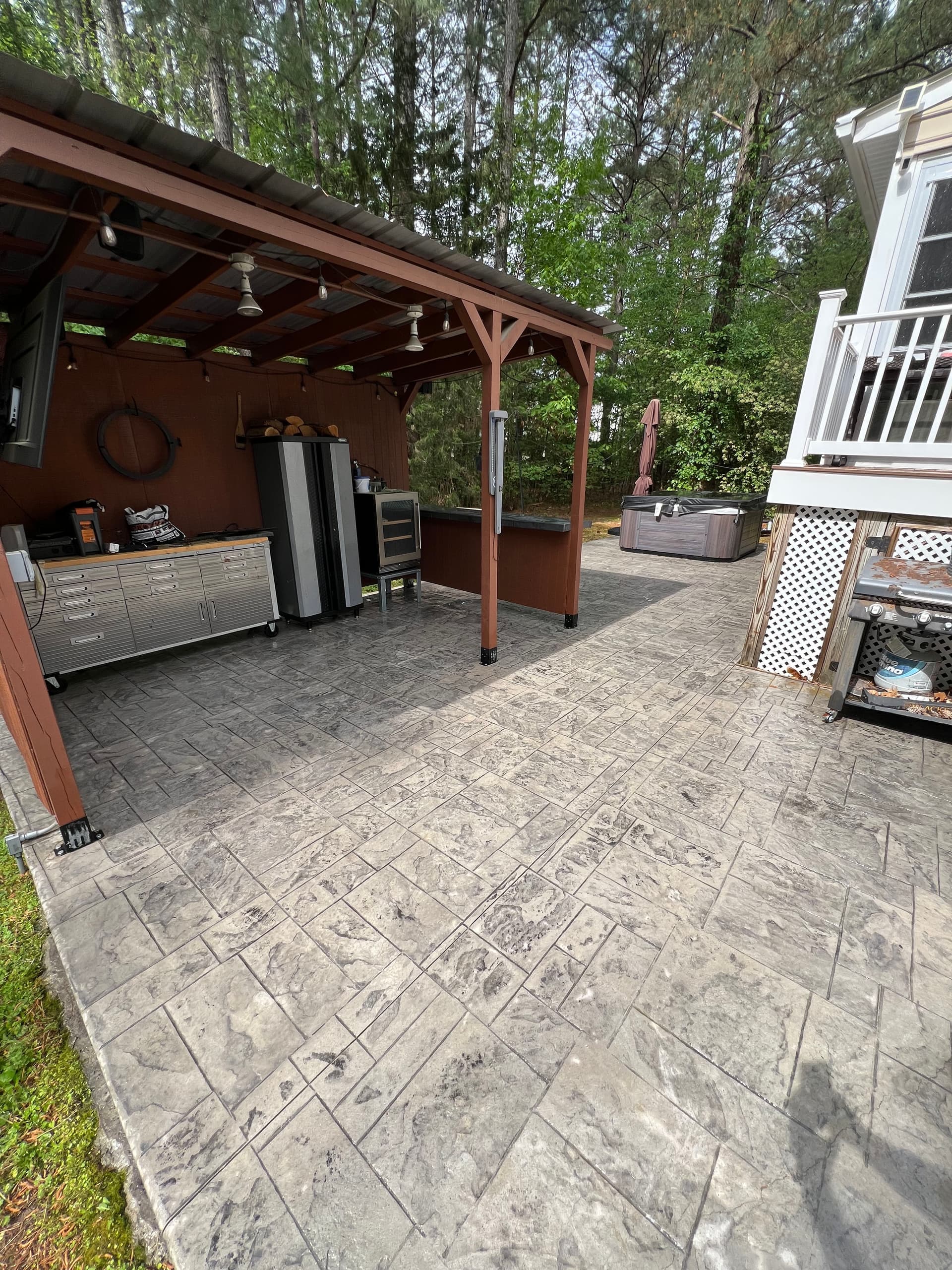 Gallery photos for Full Exterior Clean - House Wash Driveway Sidewalk and Stamped Concrete: Image #5