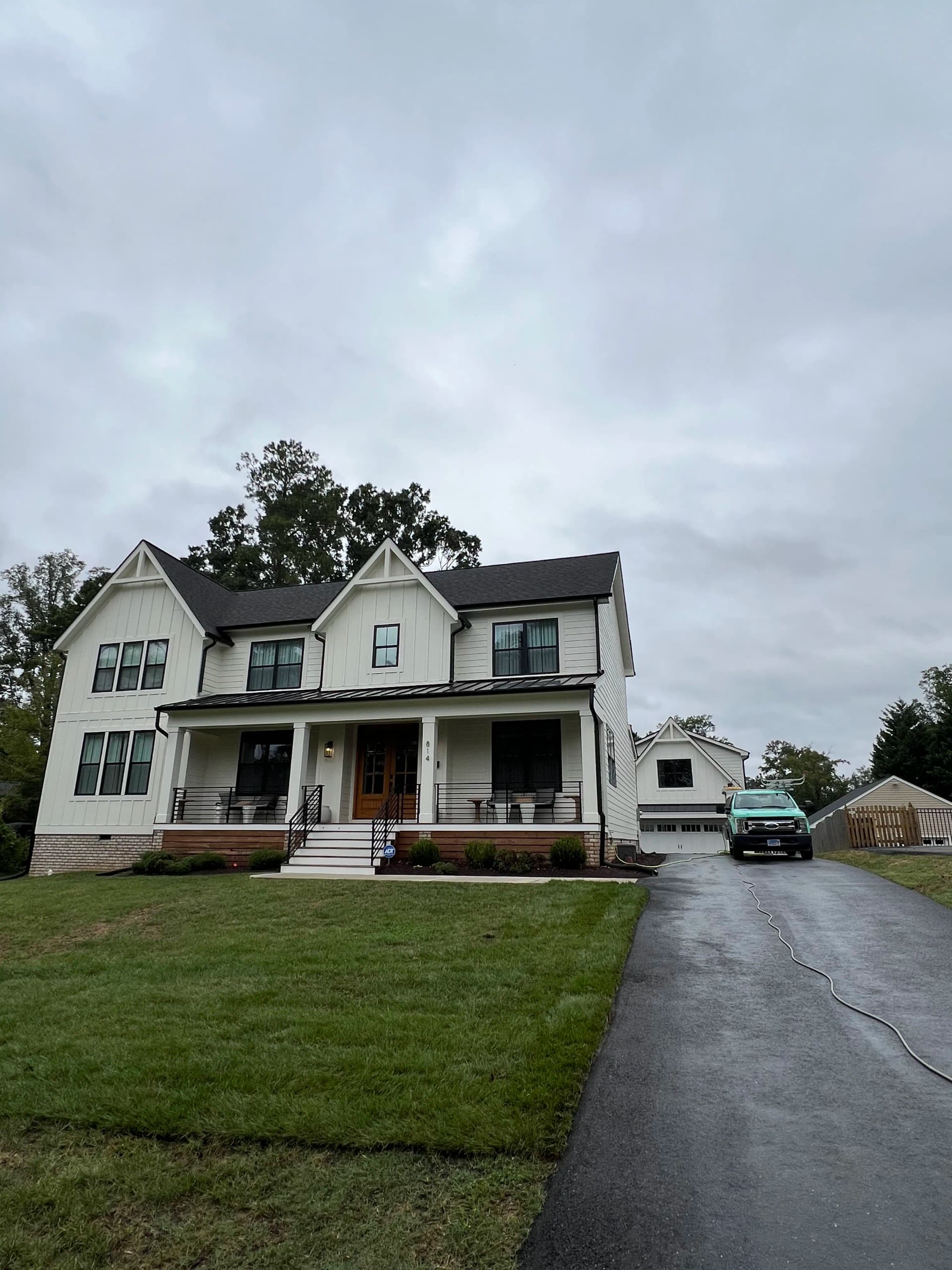 Full House Wash and Surface Cleaning in Richmond image