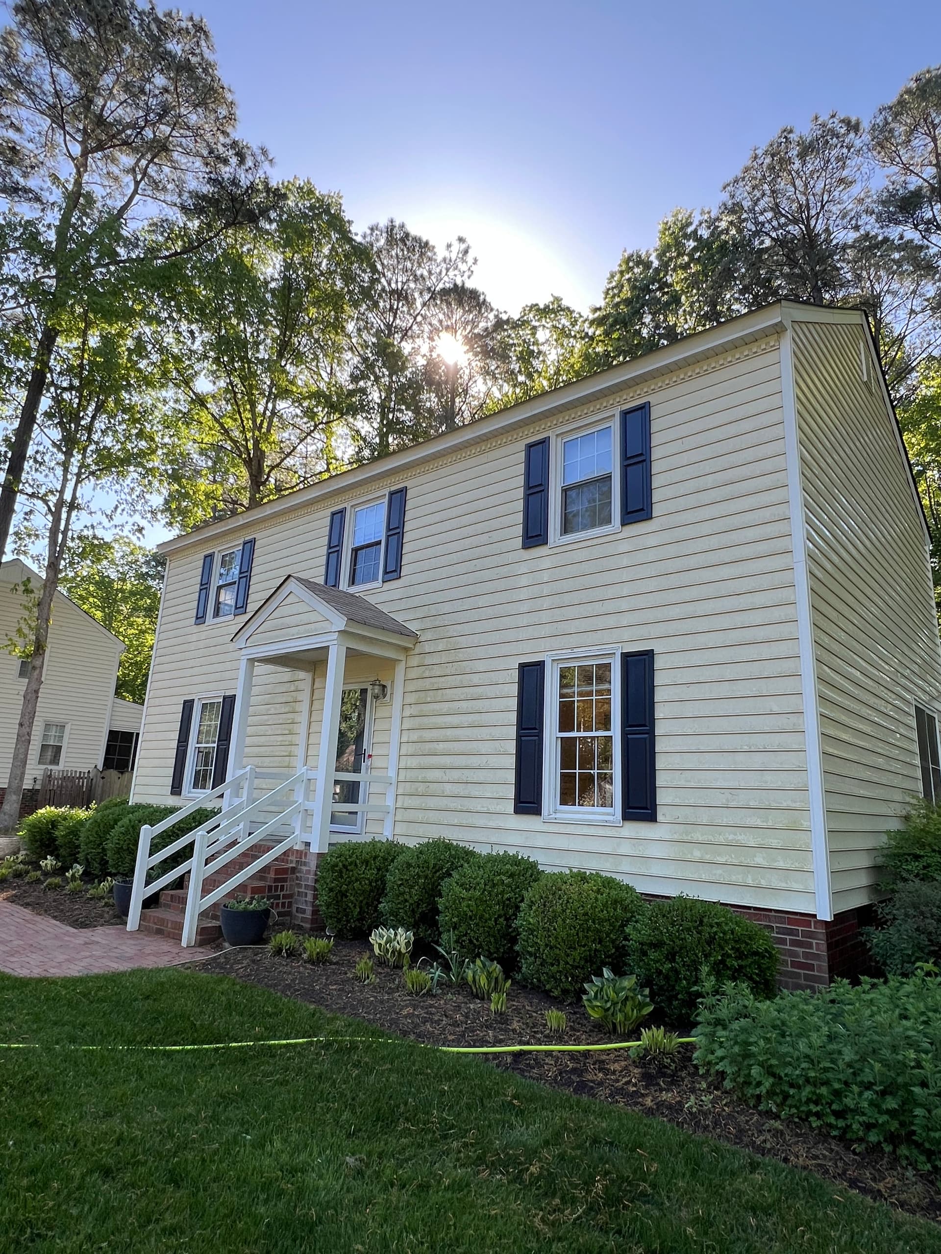 Gallery photos for Yellow Home in HenricoGets a Fresh House wash: Image #2