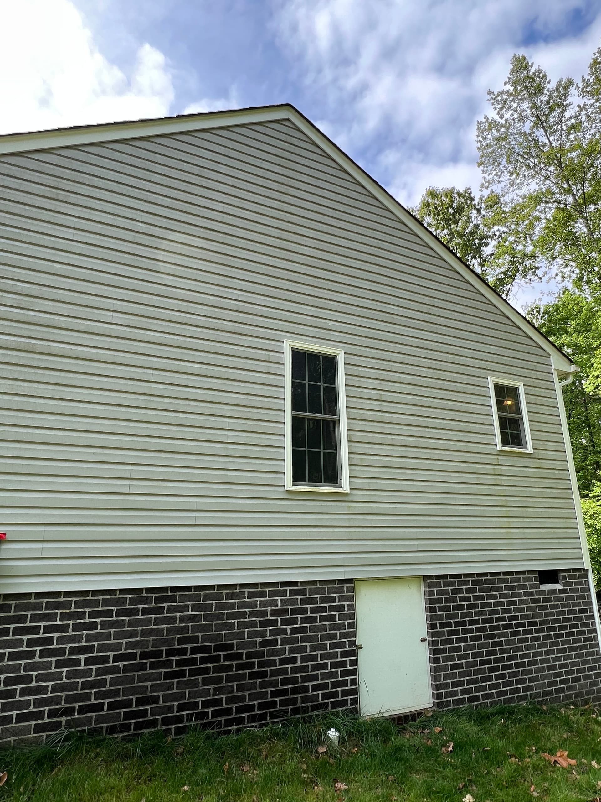 Gallery photos for Full Exterior Cleaning on a Home Getting Ready to Sell: Image #1