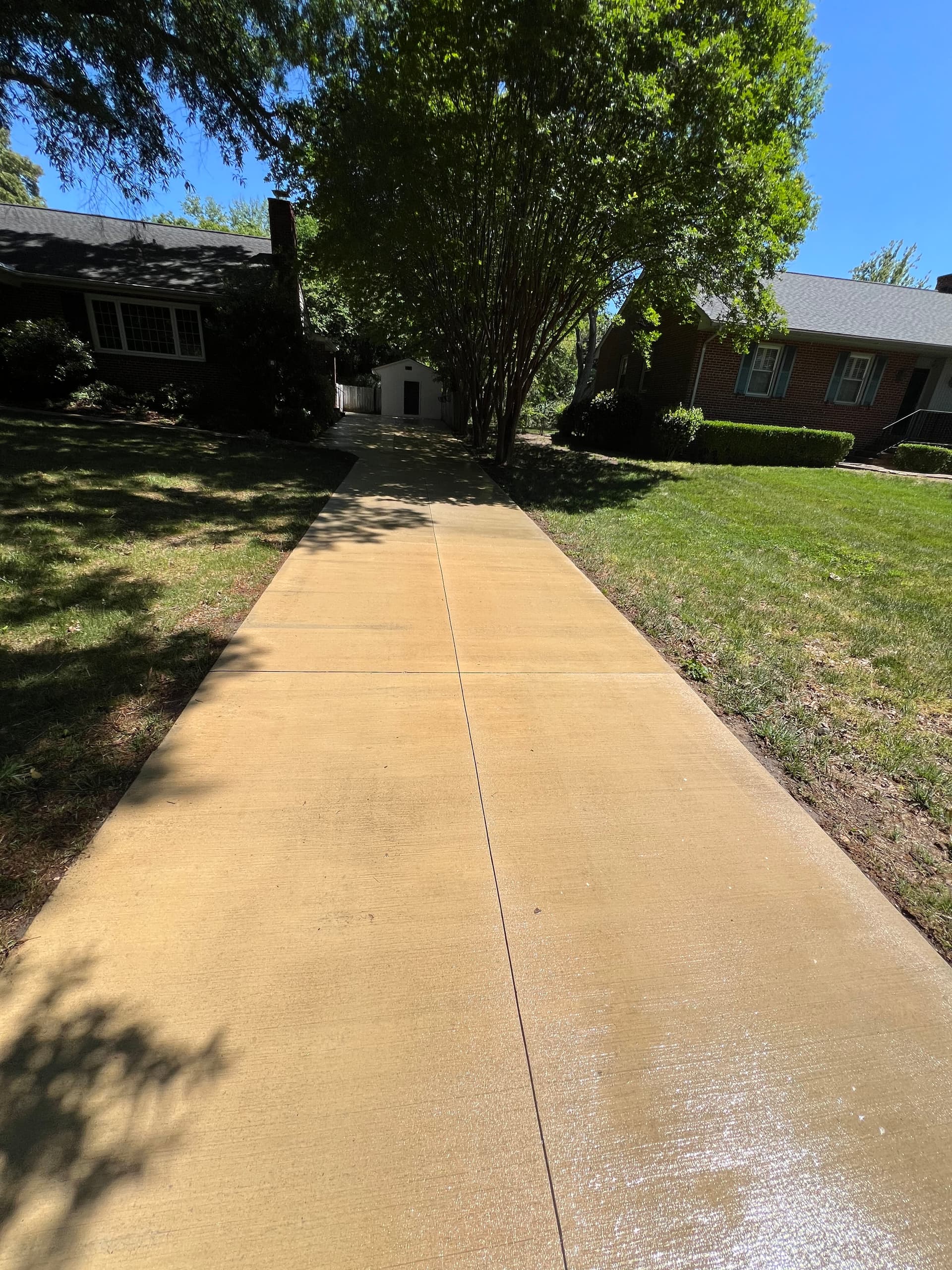 Gallery photos for Bluestone Patios, Concrete Driveway and Paver Sidewalk Cleaned in Richmond: Image #5