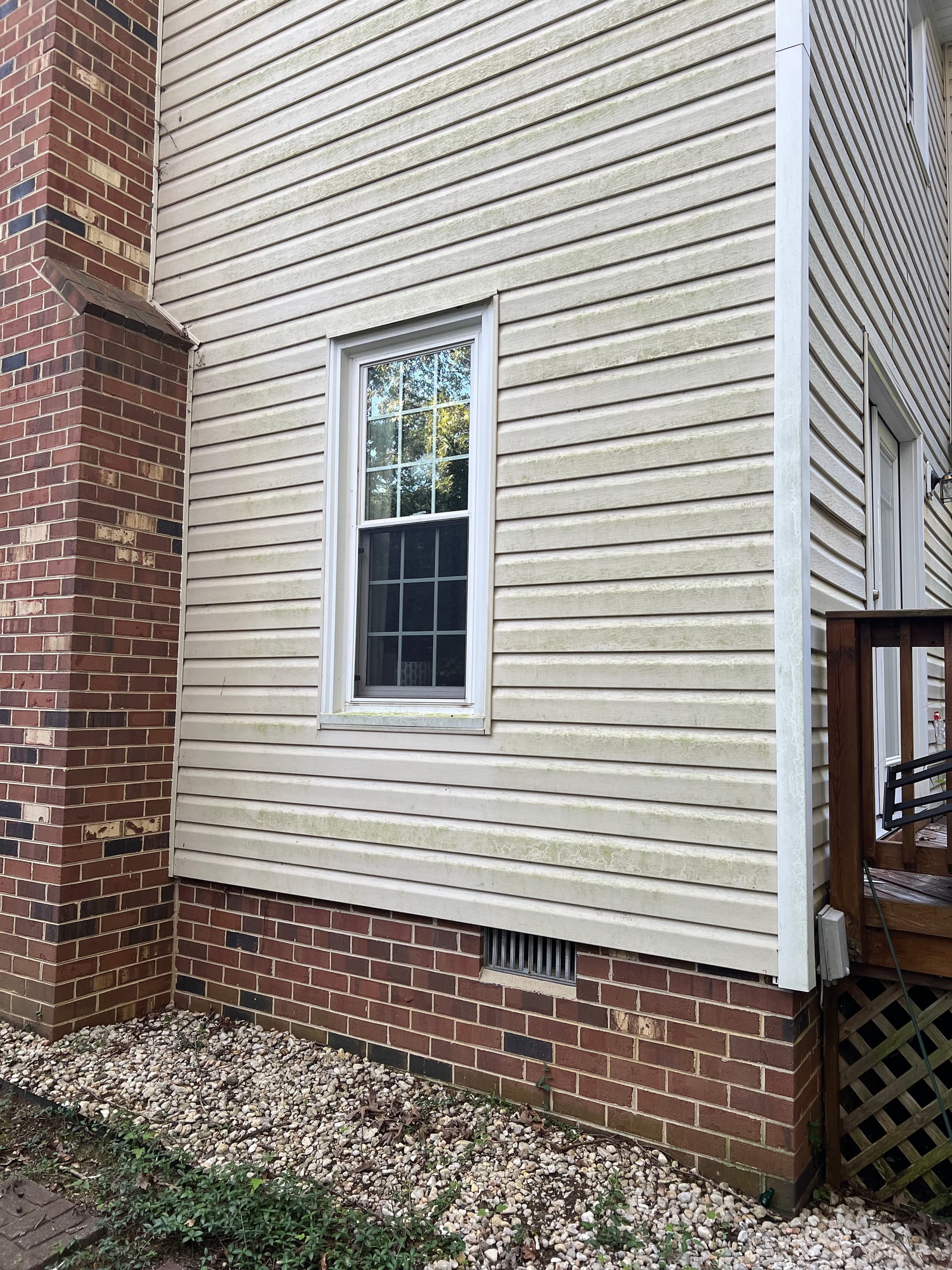 Gallery photos for Algae Is Gone and the Siding Looks Brand New: Image #1