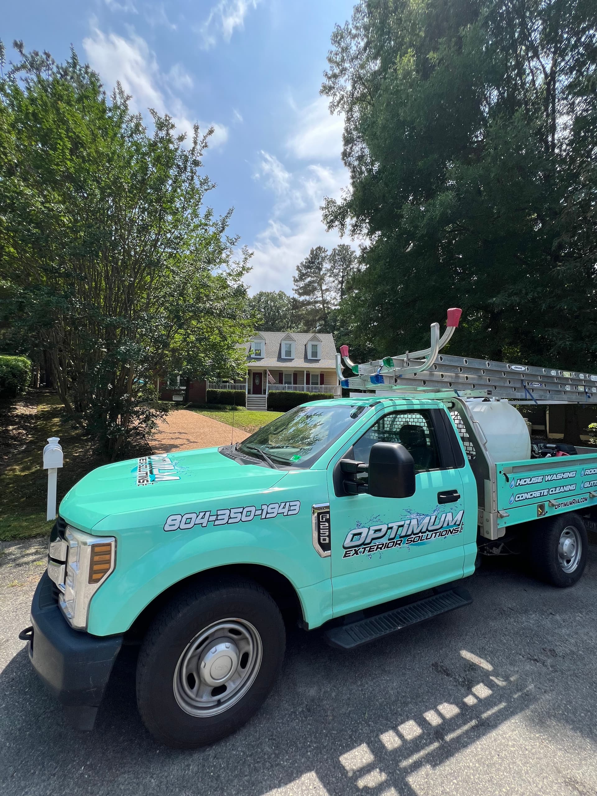Mechanicsville Home Gets a Full Concrete and House Wash Refresh image