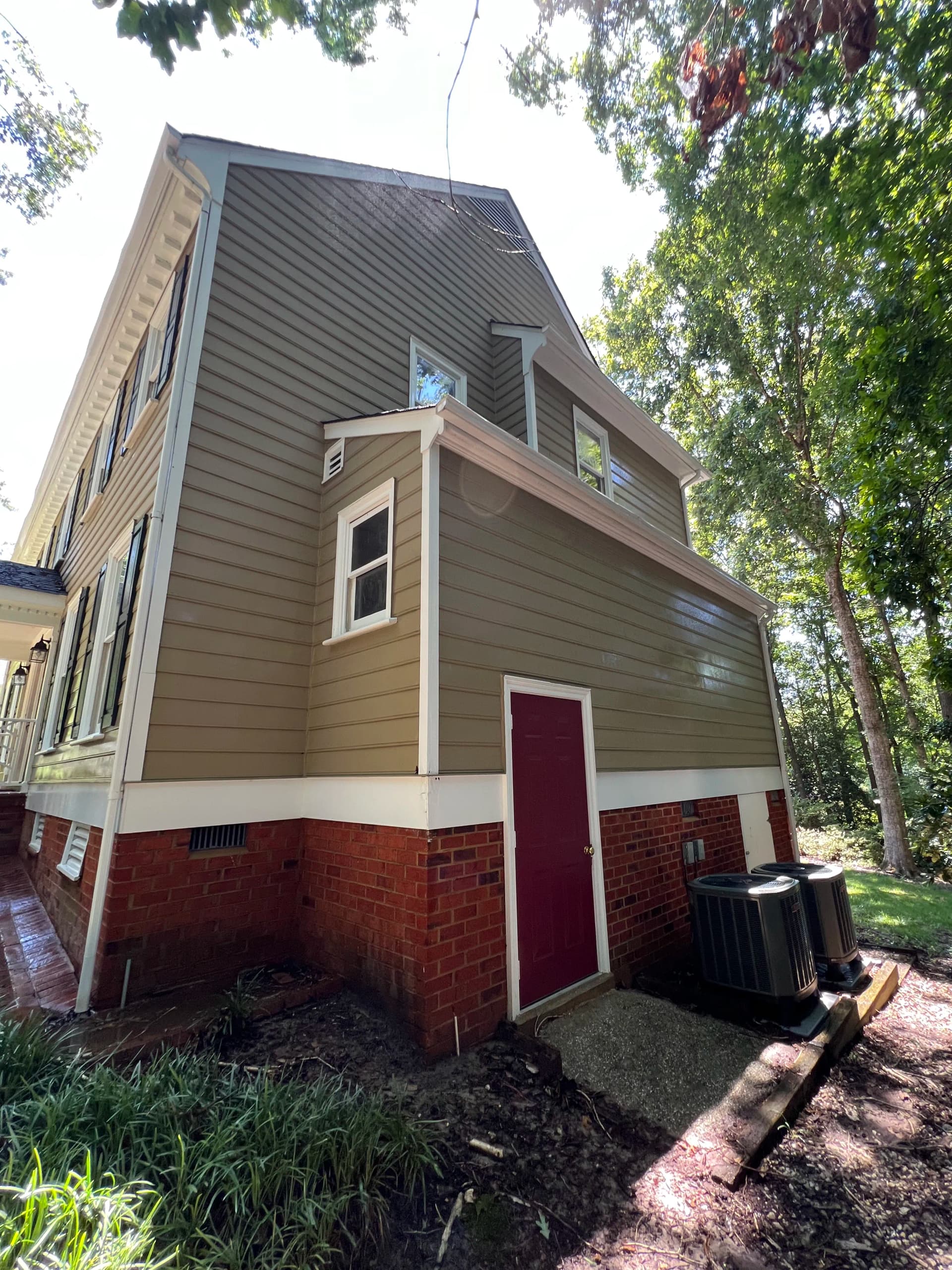 Gallery photos for Gutter Cleanout and House Wash on a Wooded Property: Image #3